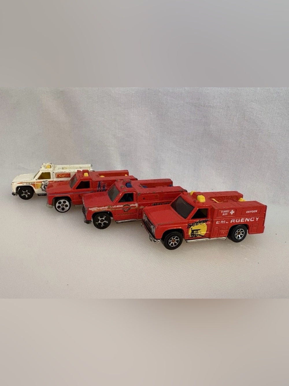 Lot Of 4 Die Cast Hot Wheels Emergency Vehicles Baywatch Paramedic Collectable